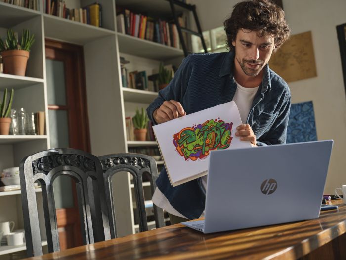 Ноутбук HP OmniBook 5 16-af1011ua 16" WUXGA IPS AG, Intel U7-255U, 24GB, F1TB, UMA, DOS, блакитний