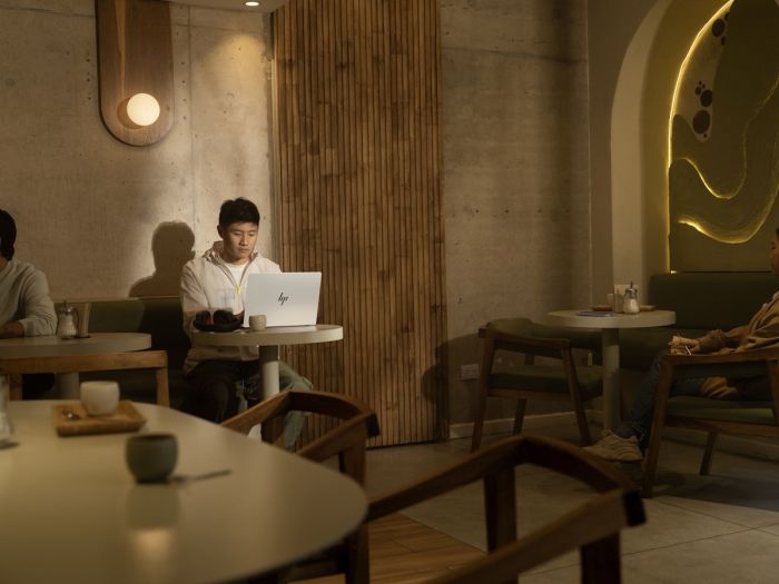 Ноутбук HP OmniBook 7 14-fs0000ua 14" WUXGA IPS AG, Intel 5-220H, 24GB, F1TB, UMA, Win11P, сріблястий